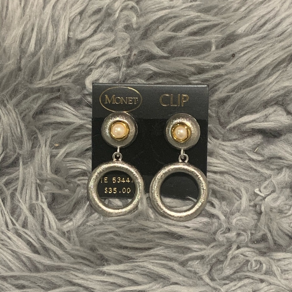 3 for $20😈😈Monet earrings